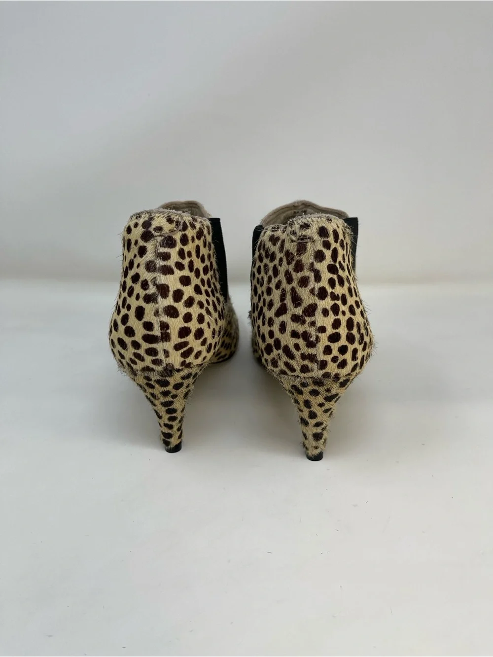 NWOB Matisse Brynn genuine calf hair Chelsea Kitten Heel Ankle Booties size 9